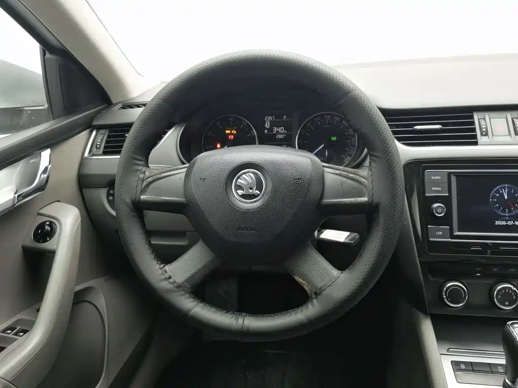 Skoda Octavia 2015 — фото 11