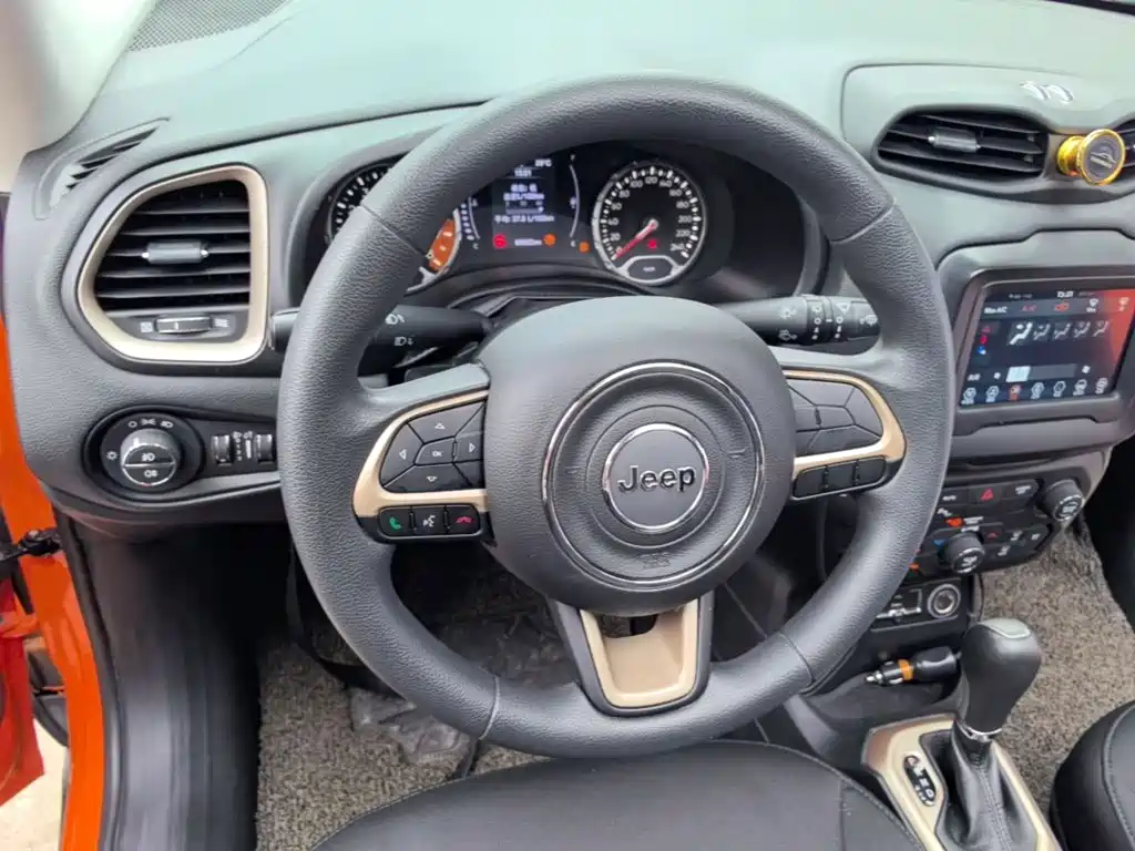 Jeep Renegade 2018 — фото 11