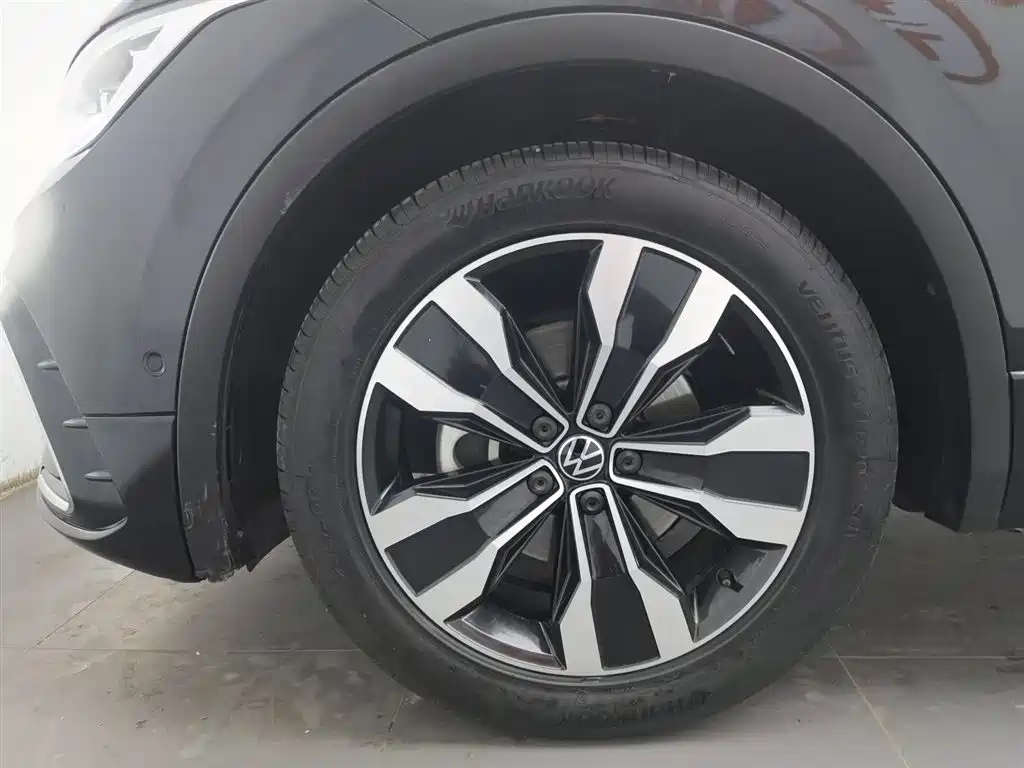 Volkswagen Tiguan L 2023 — фото 17