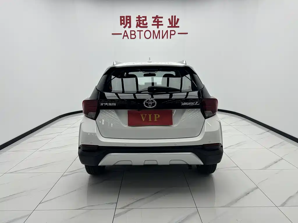 Toyota Yaris L 2022 — фото 10