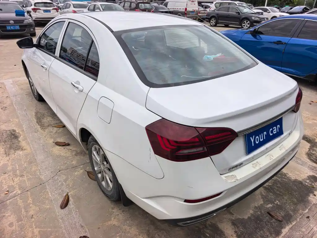 Geely Emgrand 2021
