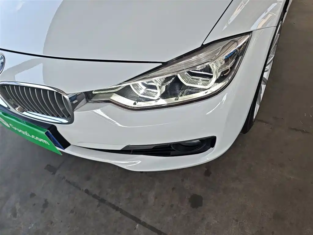 BMW 3 Series 2018 — фото 24