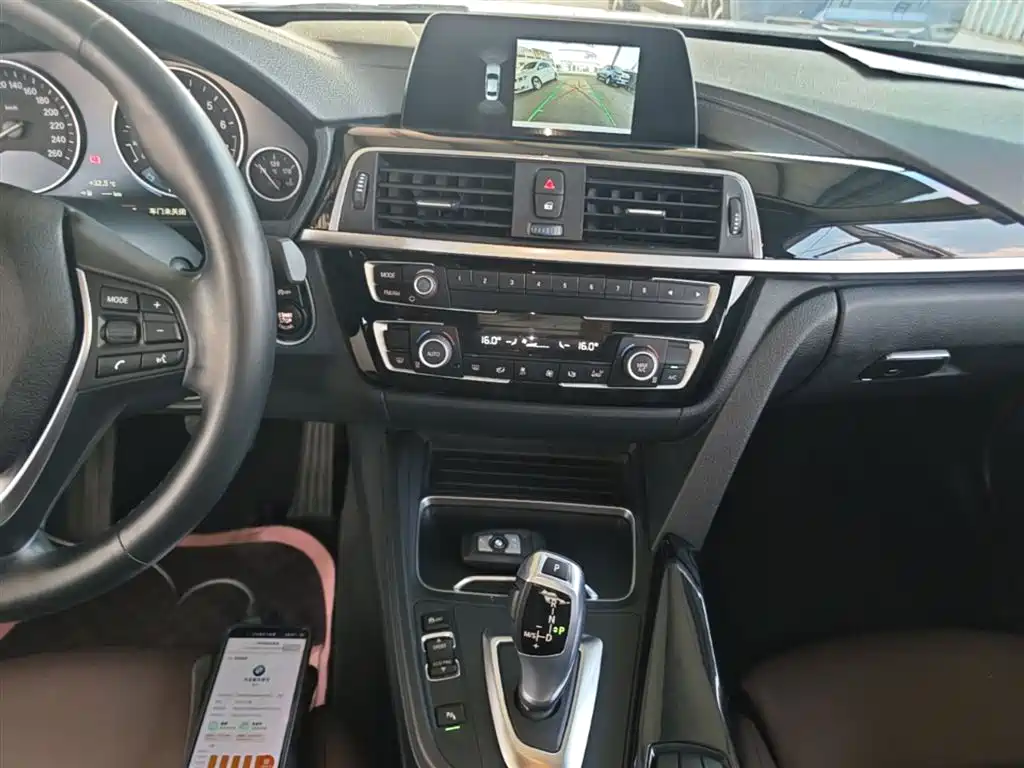 BMW 3 Series 2018 — фото 13