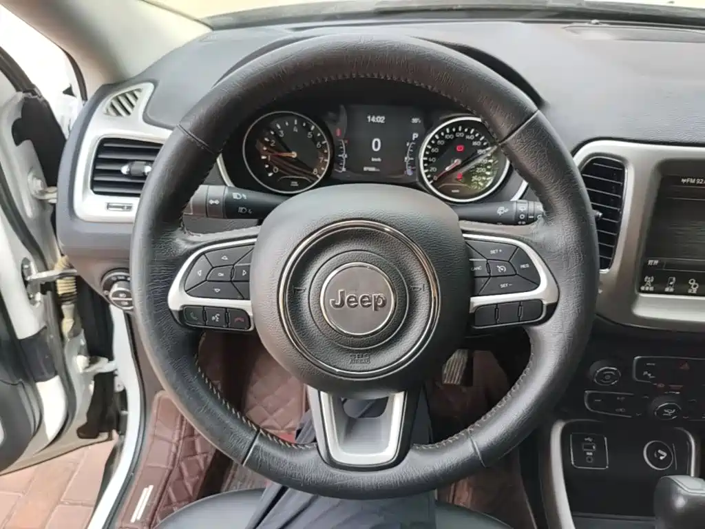 Jeep Compass 2017 — фото 11