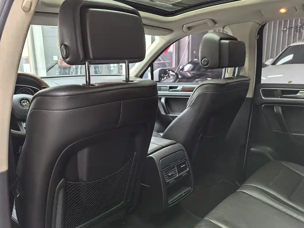 Volkswagen Touareg 2015 — фото 14