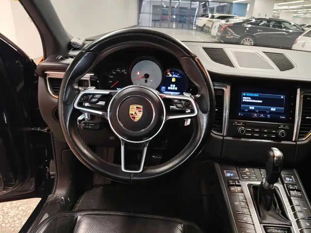 Porsche Macan 2016 — фото 17