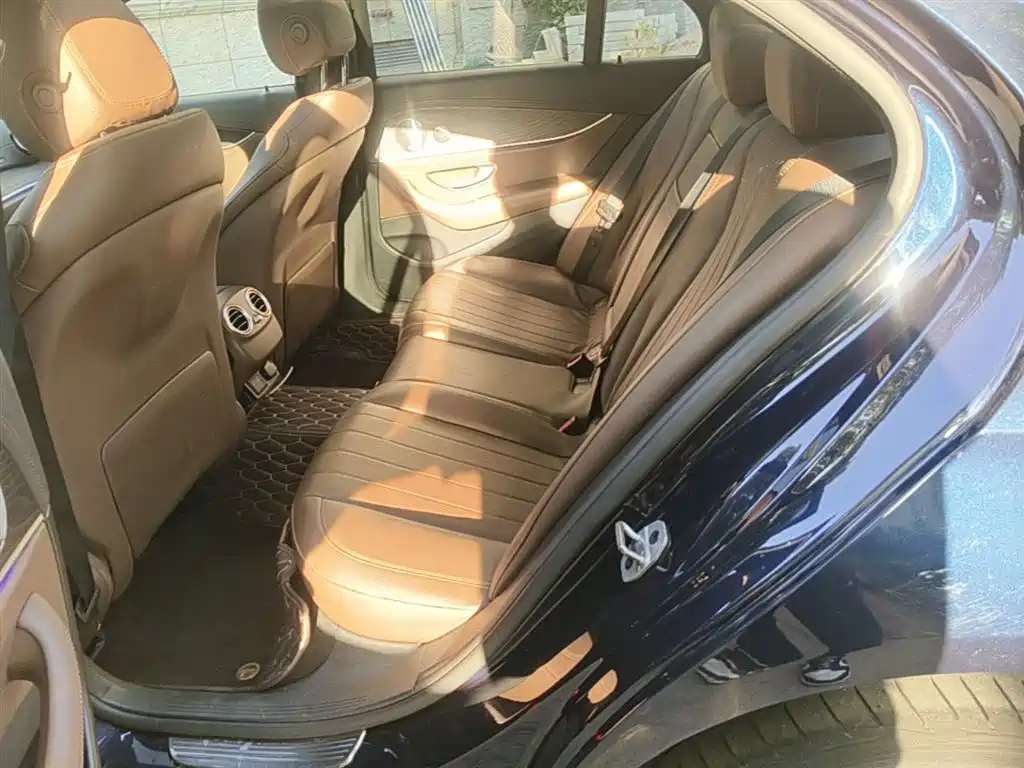 Mercedes-Benz E-Class 2022 — фото 17