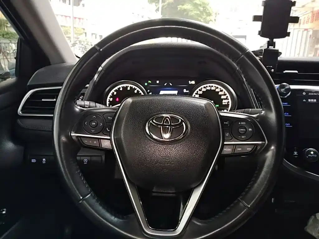 Toyota Camry 2020 — фото 11