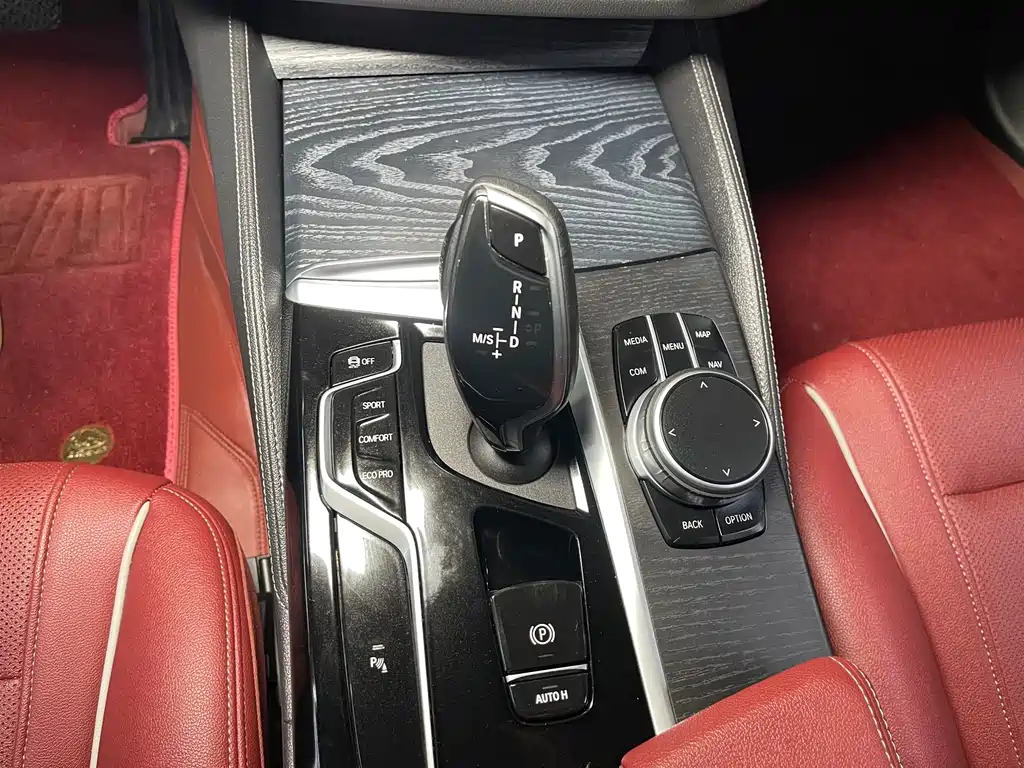 BMW 5 Series 2021 — фото 15