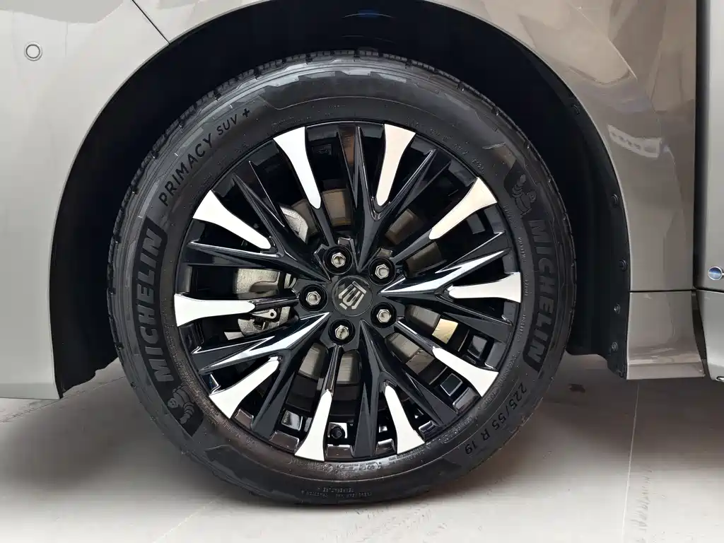 Toyota Vellfire 2023 — фото 18