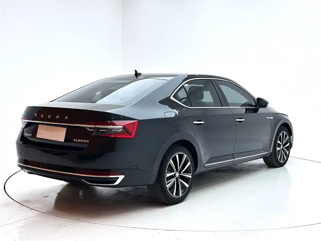 Skoda Superb 2023 — фото 6