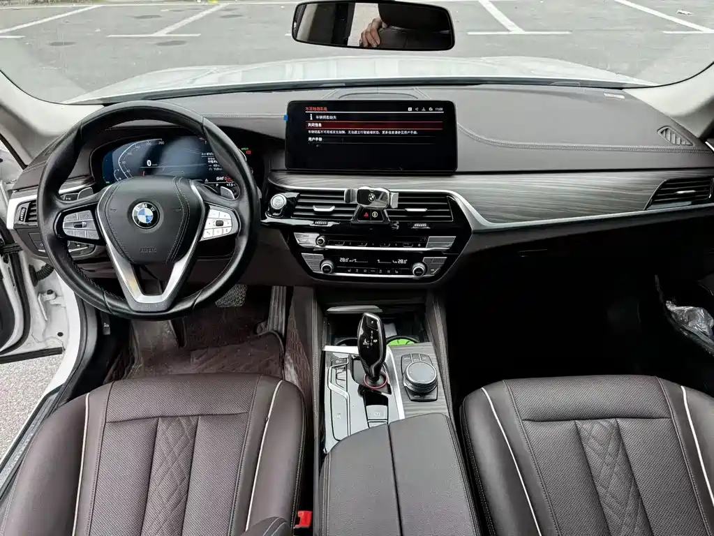 BMW 5 Series 2023 — фото 11