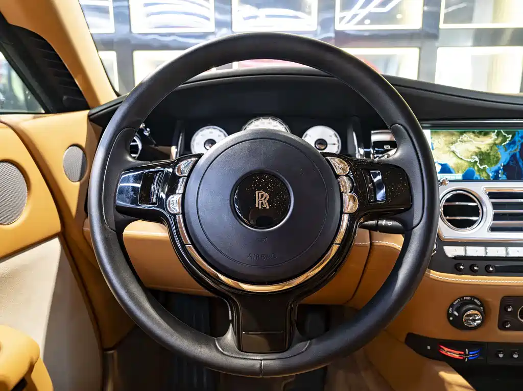 Rolls-Royce Wraith 2018 — фото 16