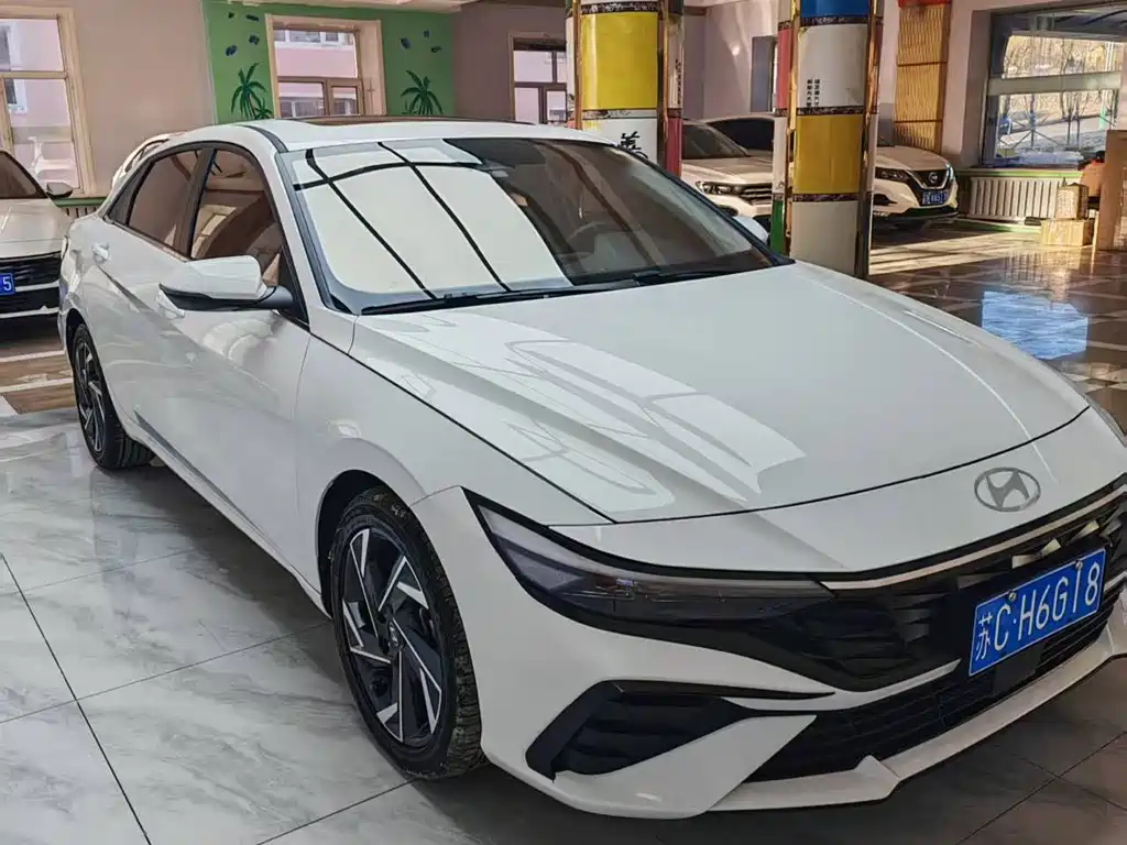 Hyundai Elantra 2023 — фото 3