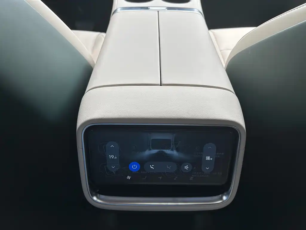Xiaomi YU7 2025 — фото 18