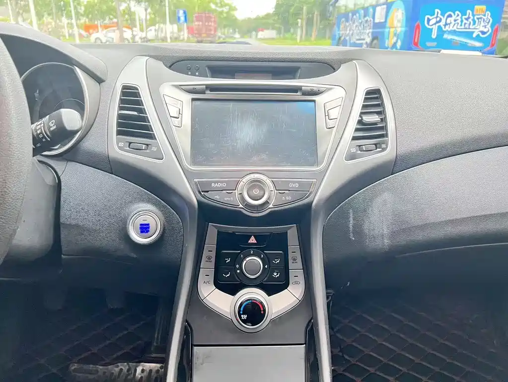 Hyundai Elantra Langdong 2015 — фото 10