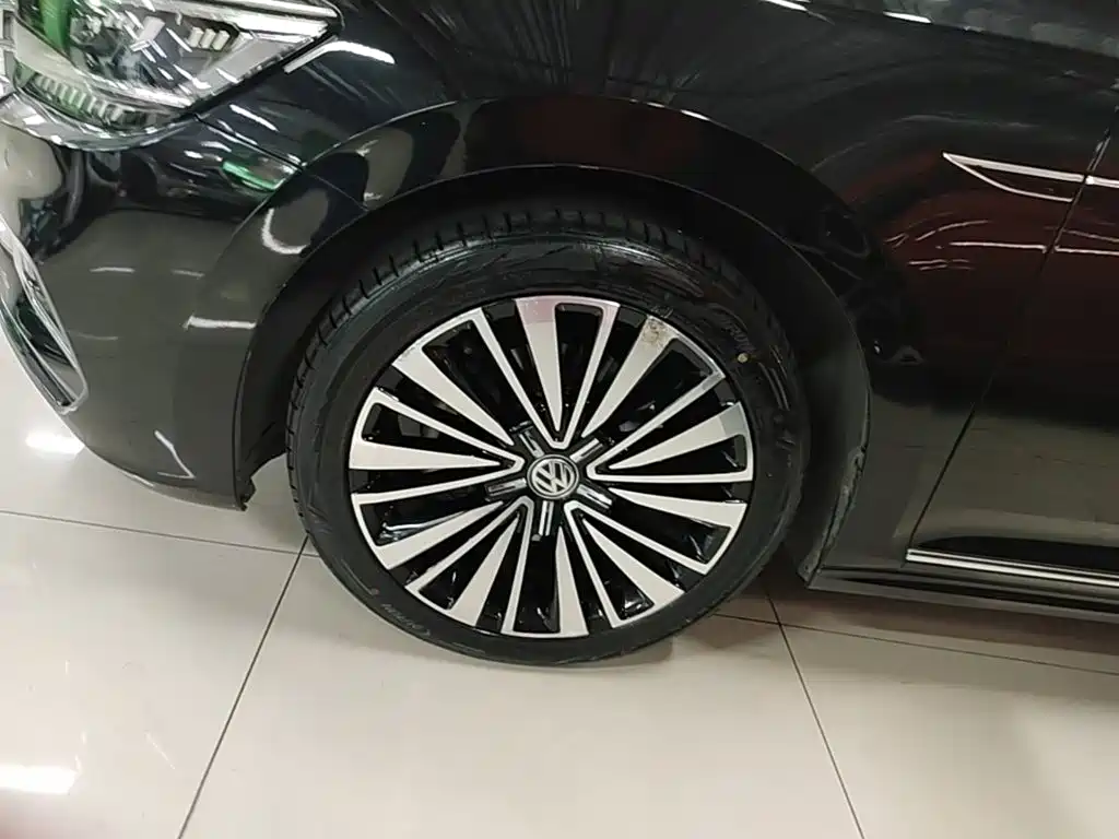 Volkswagen Passat 2018 — фото 23