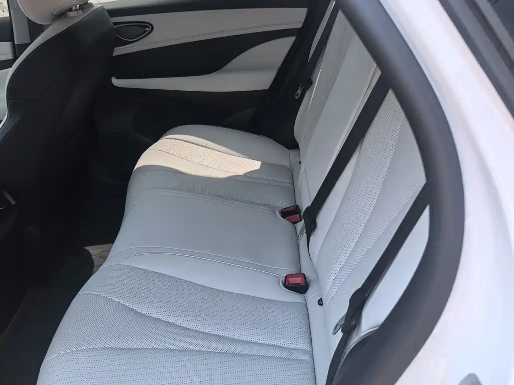 BYD Seal 05 DM-i 2025 — фото 10