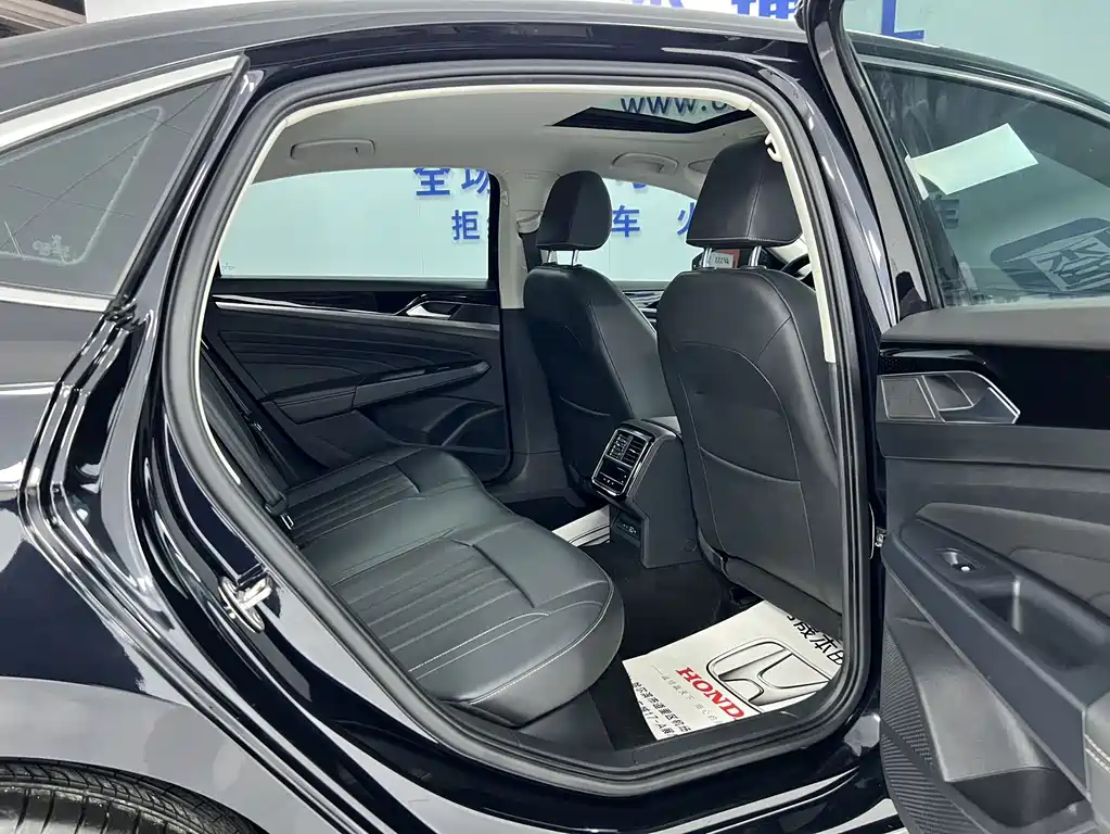 Volkswagen Passat 2023 — фото 10