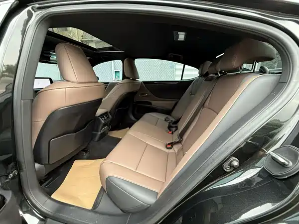 Lexus ES 2024