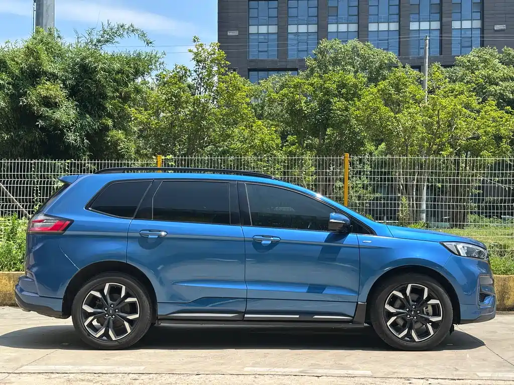 Ford Edge 2021 — фото 8