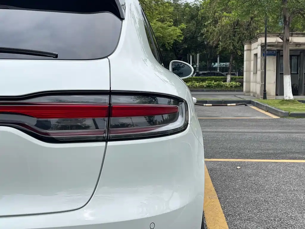Porsche Macan 2019 — фото 10