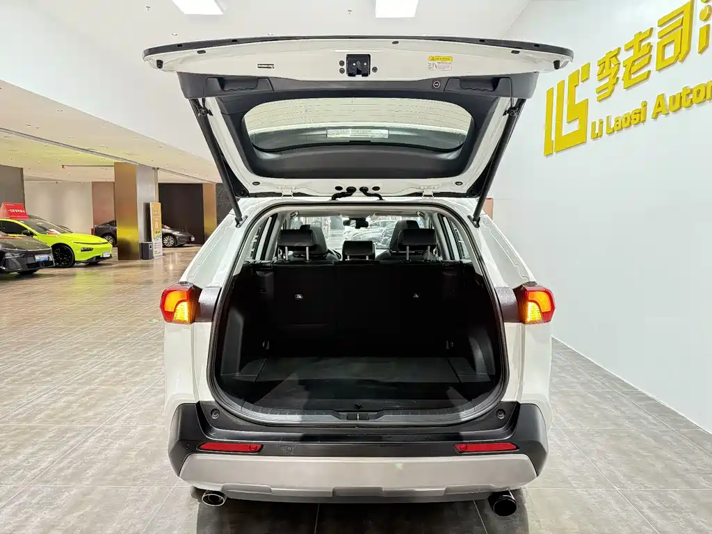 Toyota RAV4 2020 — фото 34