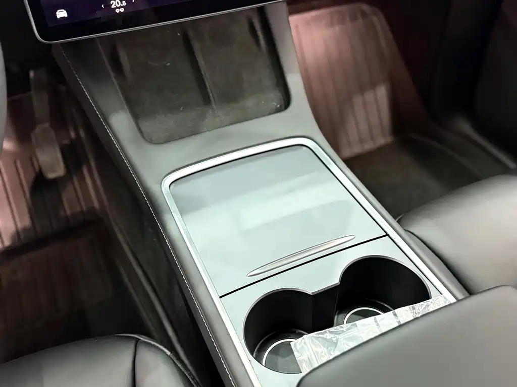 Tesla Model Y 2022 — фото 15