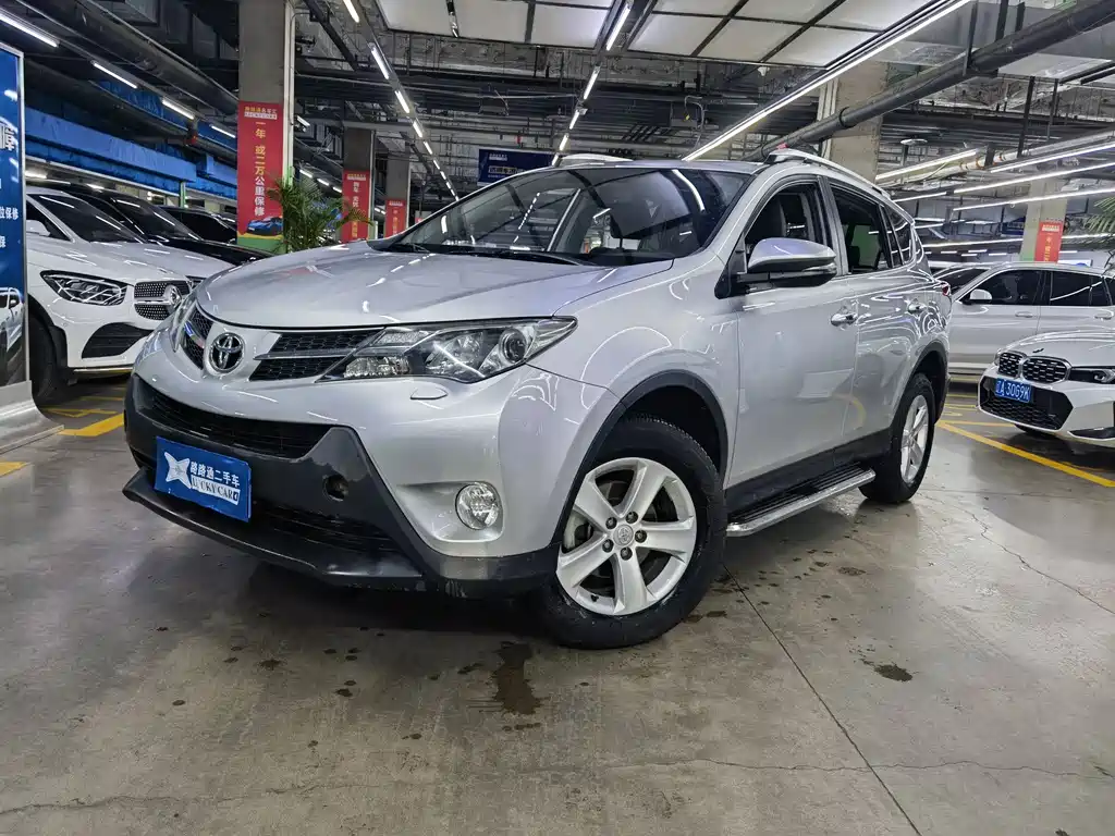 Toyota RAV4 2014 — фото 1