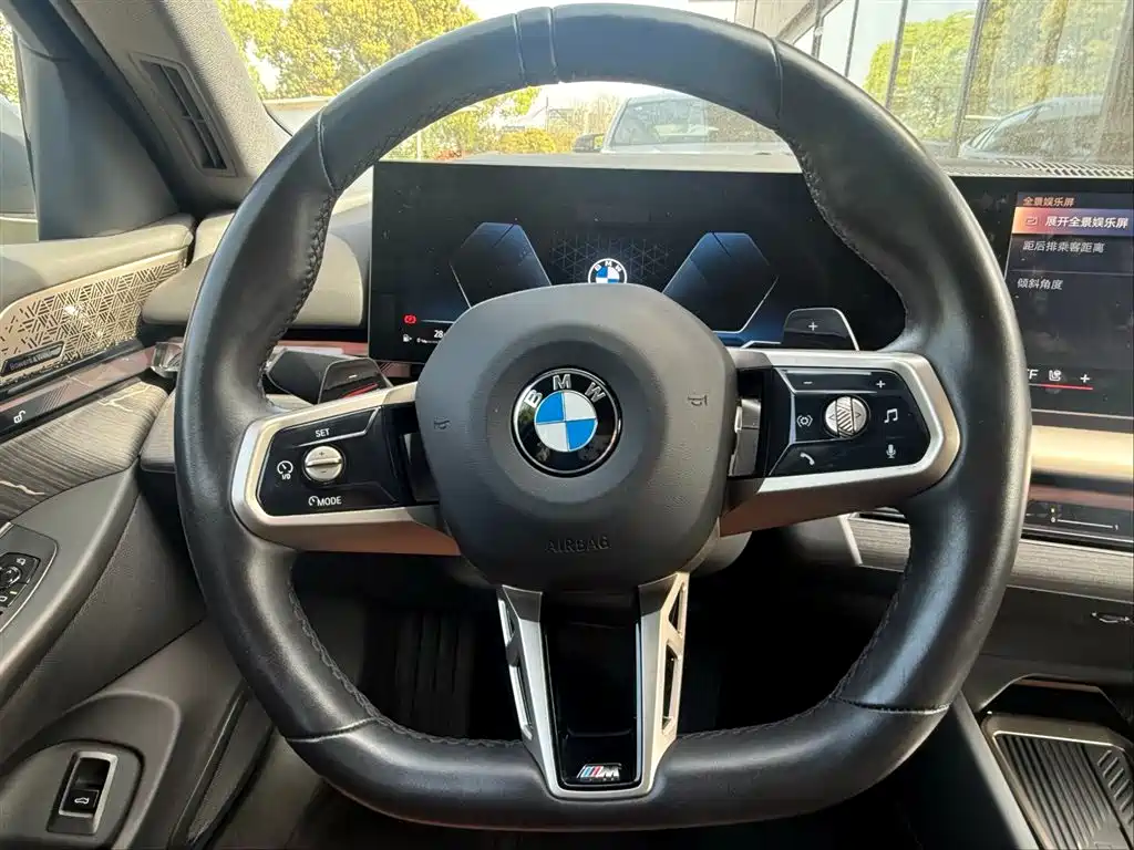 BMW 5 Series 2024 — фото 13