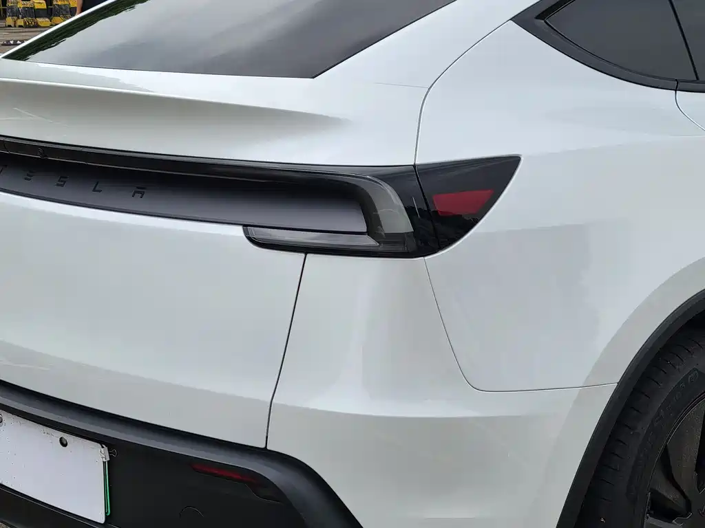 Tesla Model Y 2026 — фото 17