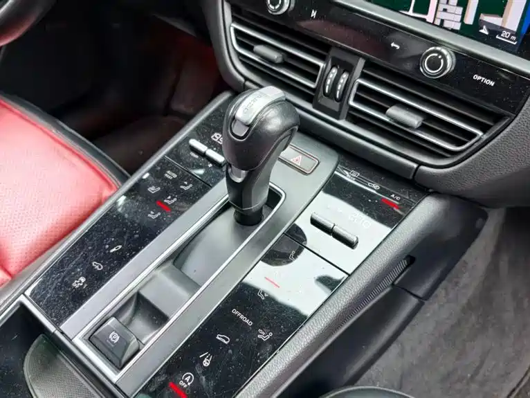 Porsche Macan 2023 — фото 14