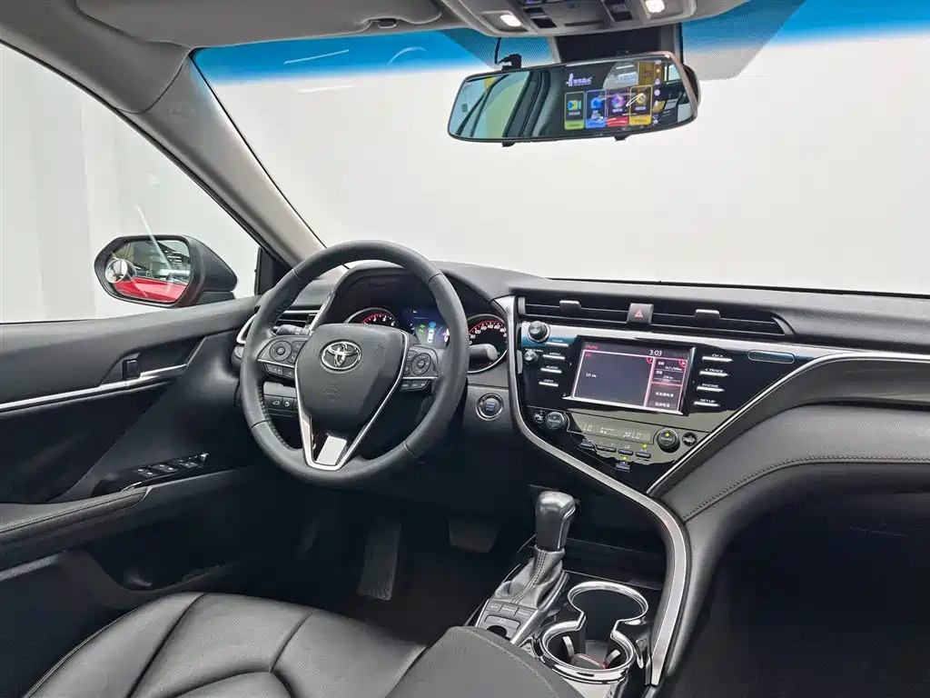 Toyota Camry 2018 — фото 20