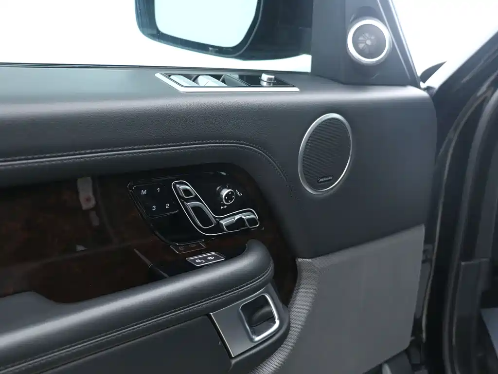 Land Rover Range Rover 2022 — фото 10