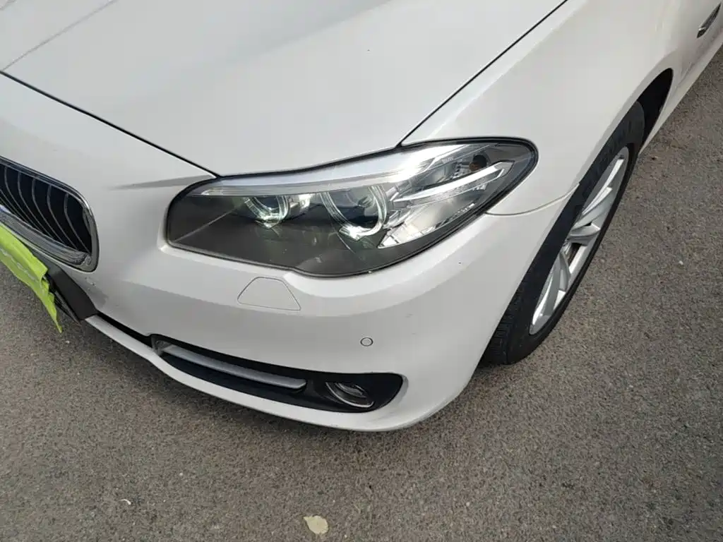 BMW 5 Series 2017 — фото 24