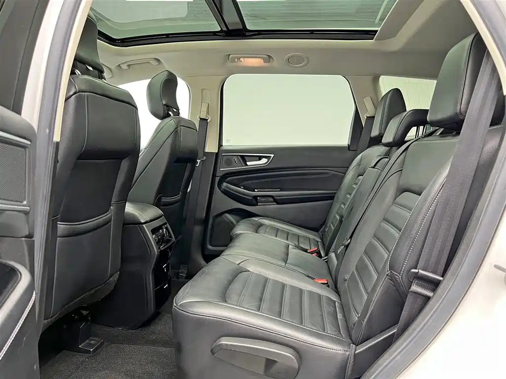 Ford Edge 2018 — фото 16