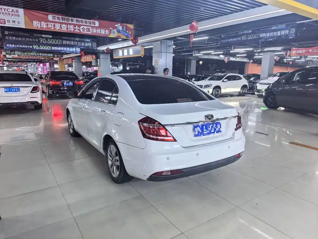 Geely Emgrand 2015 — фото 9