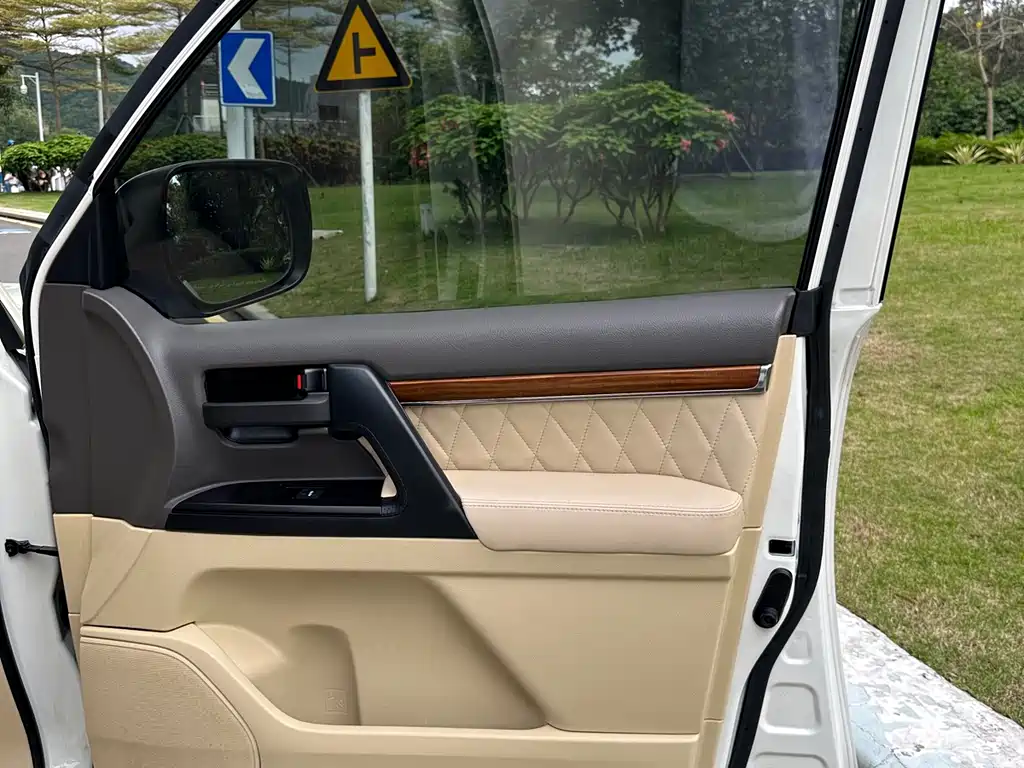 Toyota Land Cruiser 2018 — фото 25