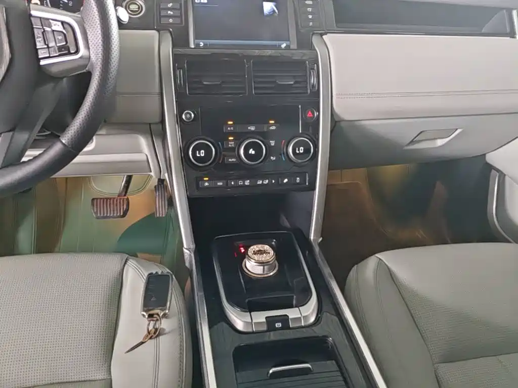 Land Rover Discovery Sport 2017 — фото 14