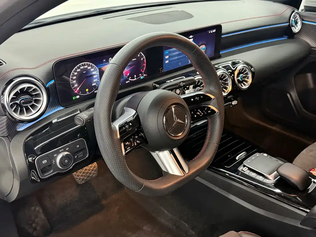 Mercedes-Benz A-Class 2023 — фото 7