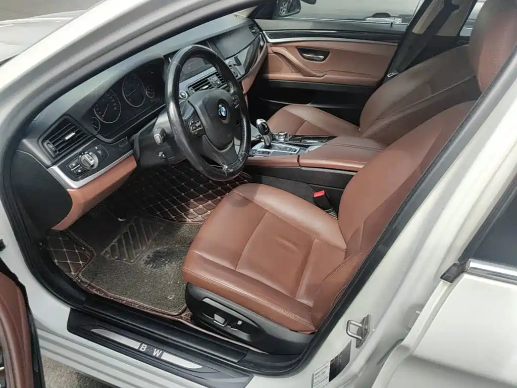 BMW 5 Series 2017 — фото 15