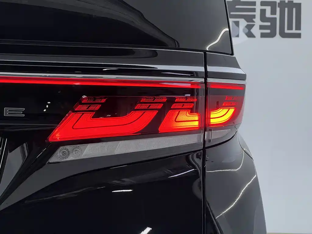 Toyota Vellfire 2024 — фото 11