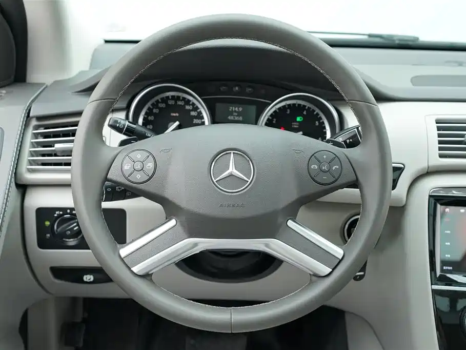 Mercedes-Benz R-Class 2016 — фото 18