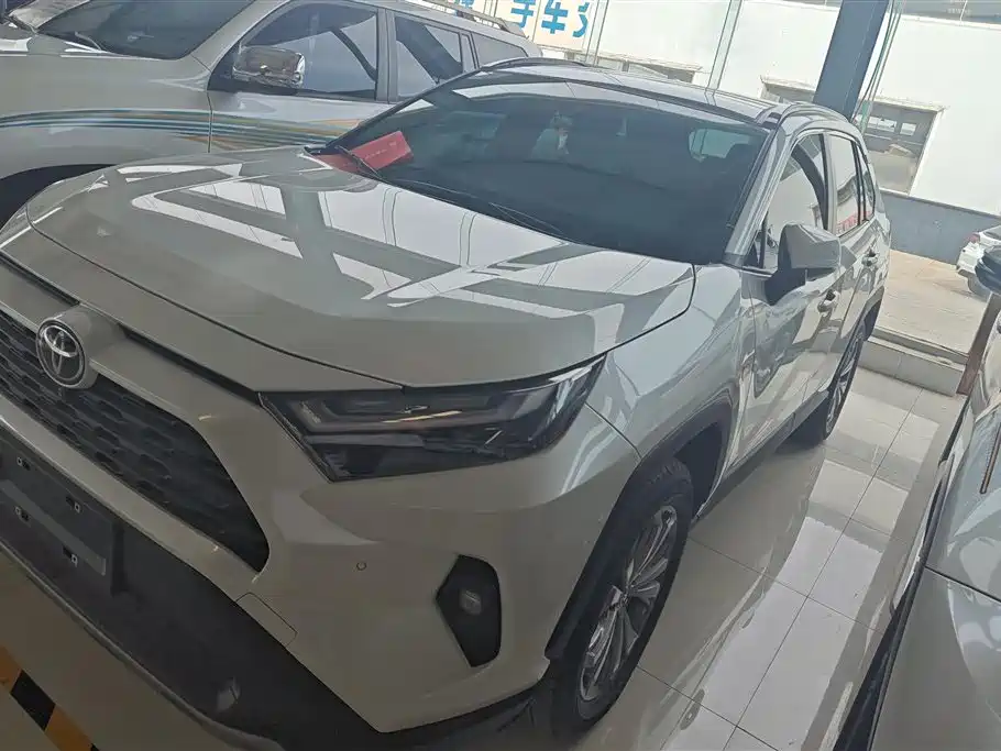 Toyota RAV4 2024 — фото 1