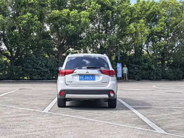 Mitsubishi Outlander 2016