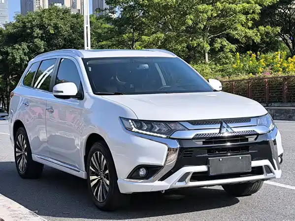 Mitsubishi Outlander 2021