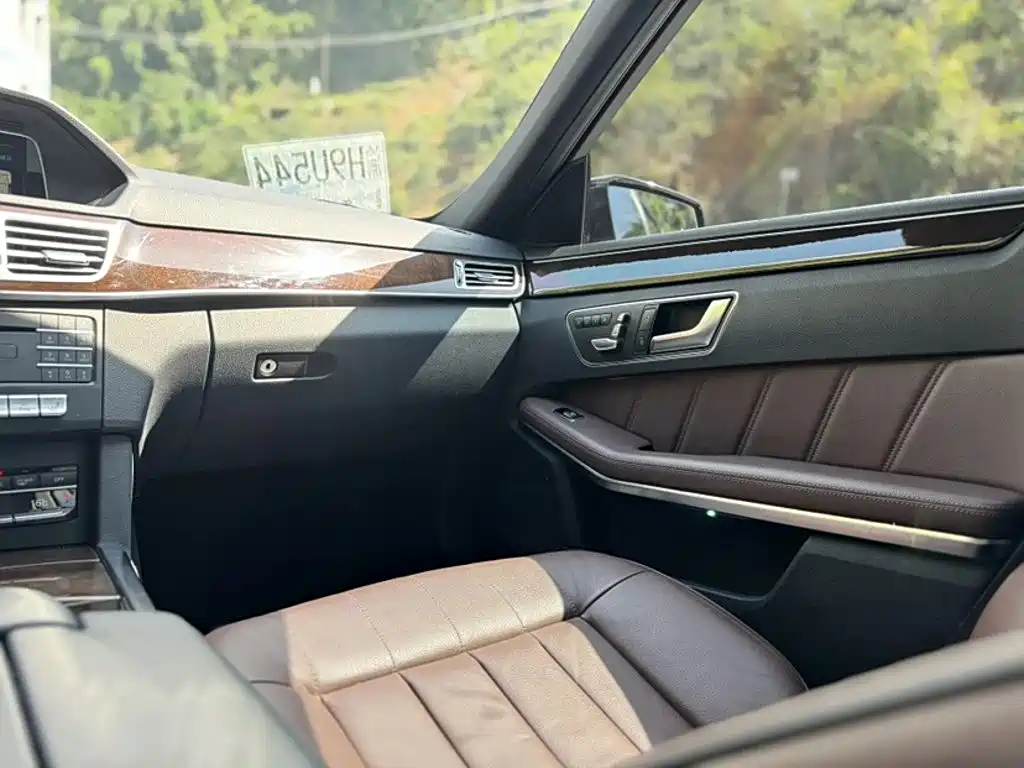 Mercedes-Benz E-Class 2015 — фото 17