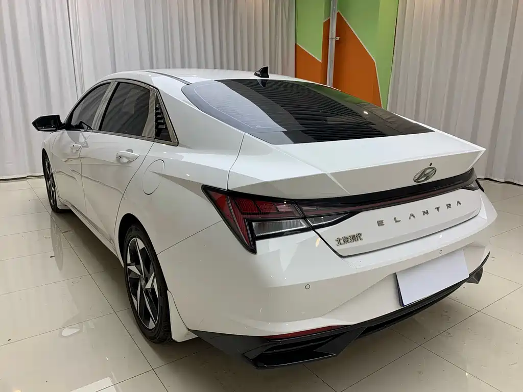 Hyundai Elantra 2022