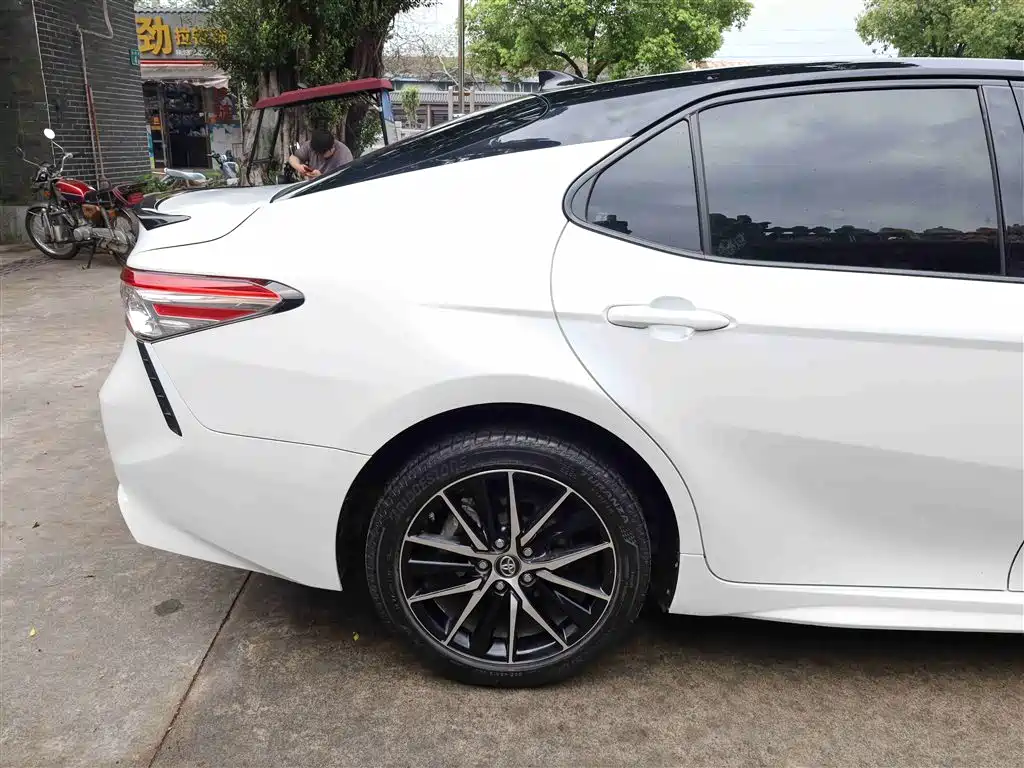 Toyota Camry 2022 — фото 29
