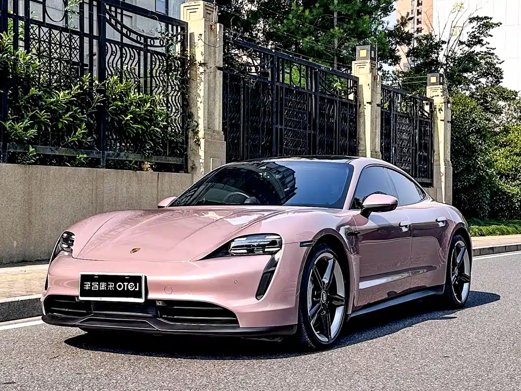 Porsche Taycan 2022 — фото 1